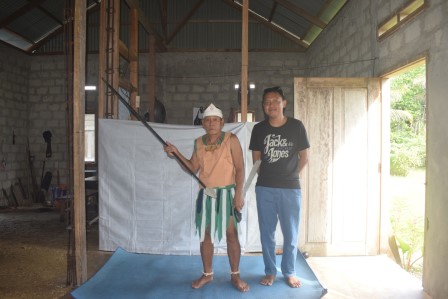 Gede with Datuk Johansen Kaarubi, the coordinator of the arts group in Enggano, during an audiovisual recording of the lexicons of traditional clothing for the War Dance