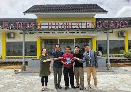 The current district head of Enggano, Mr Susanto (middle, in maroon), holding the Enggano printed dictionary, with Charlotte, Gede, Engga, and Dendi, before they leave for Bengkulu